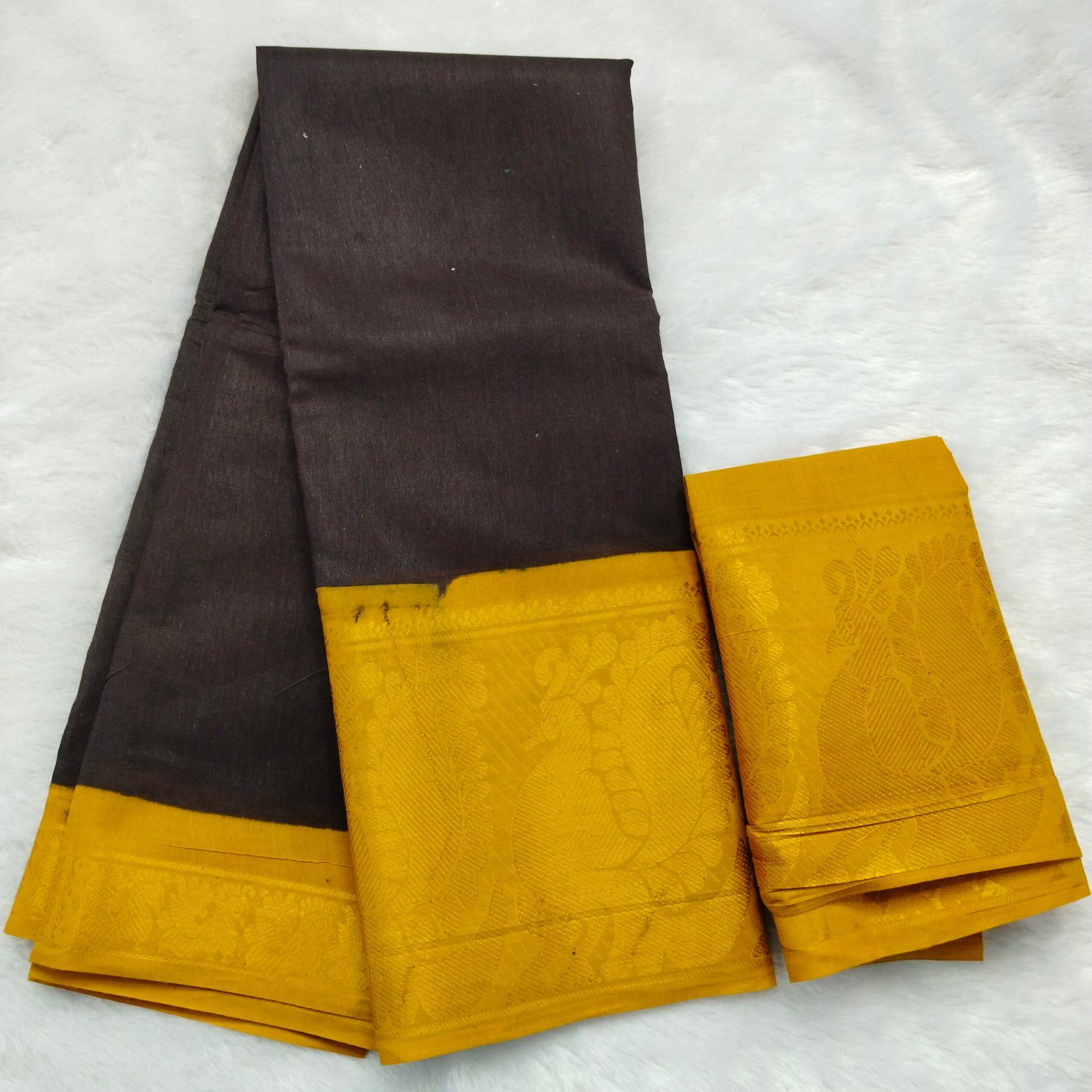 Mayuri Sungudi Cotton Saree (With Blouse) – Brown Body with Golden Yellow Border