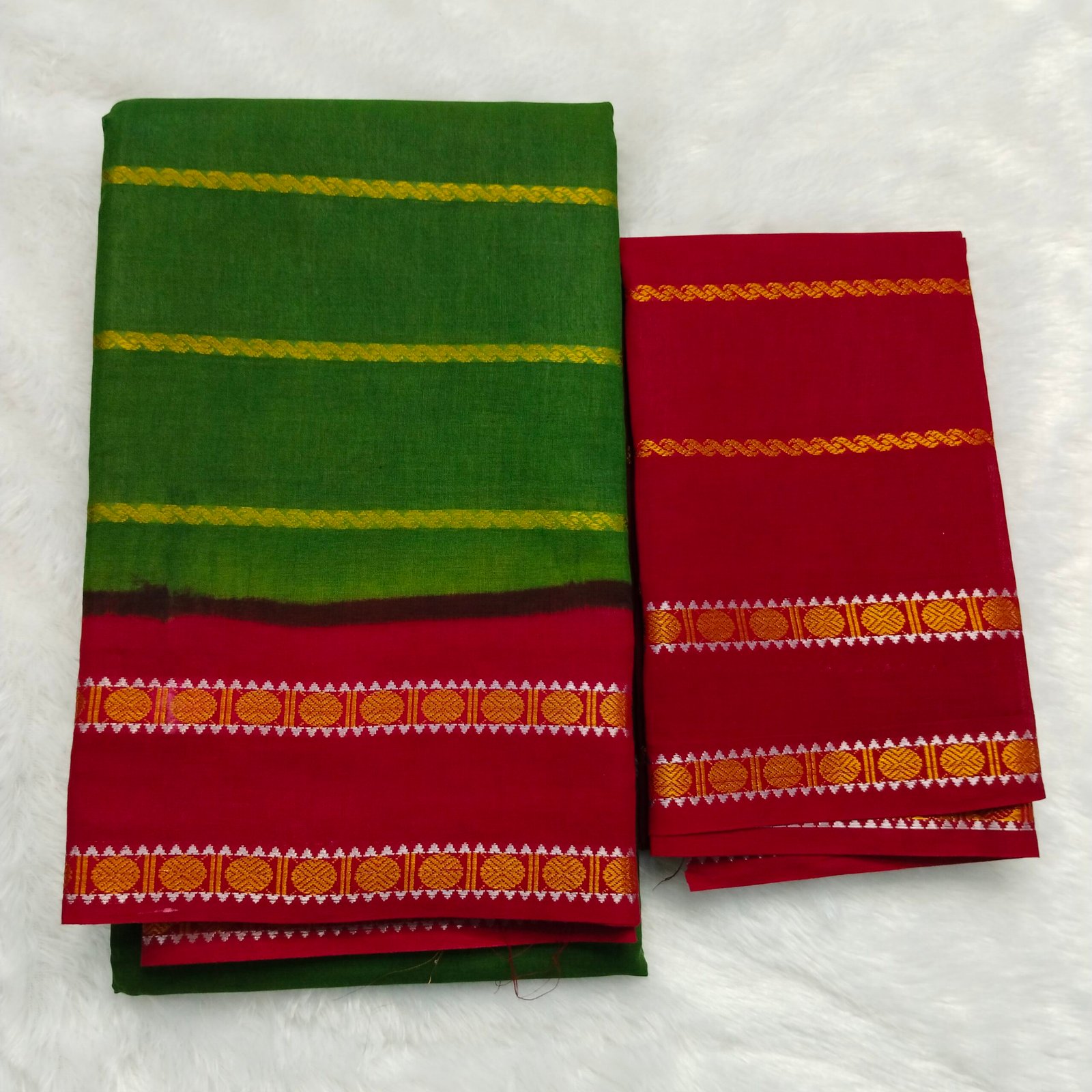 Dollar Pet Velthari Sungudi Cotton Saree (With Blouse) Green Body with Red Border