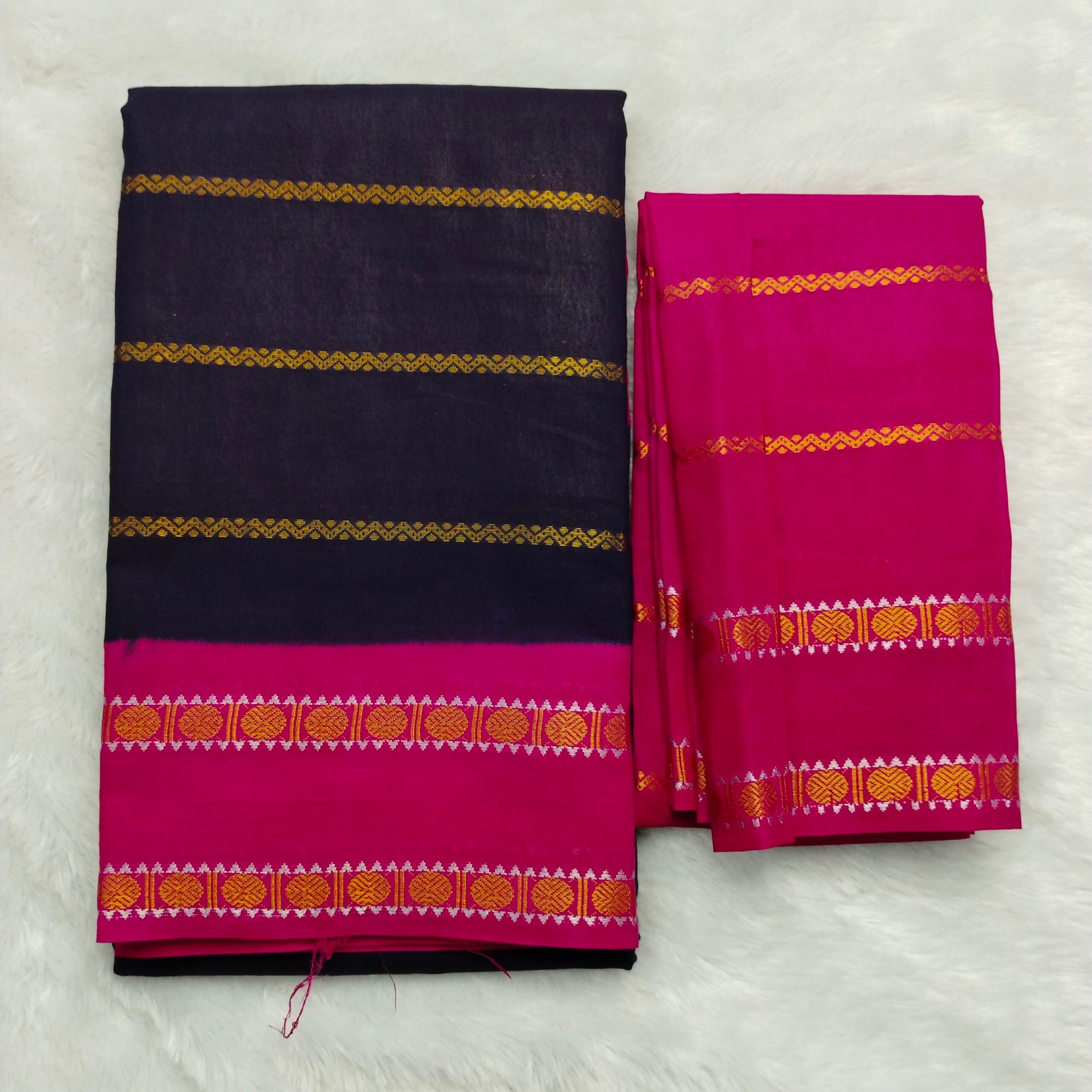 Dollar Pet Velthari Sungudi Cotton Saree (With Blouse) Navy Blue Body with Dark Pink Border