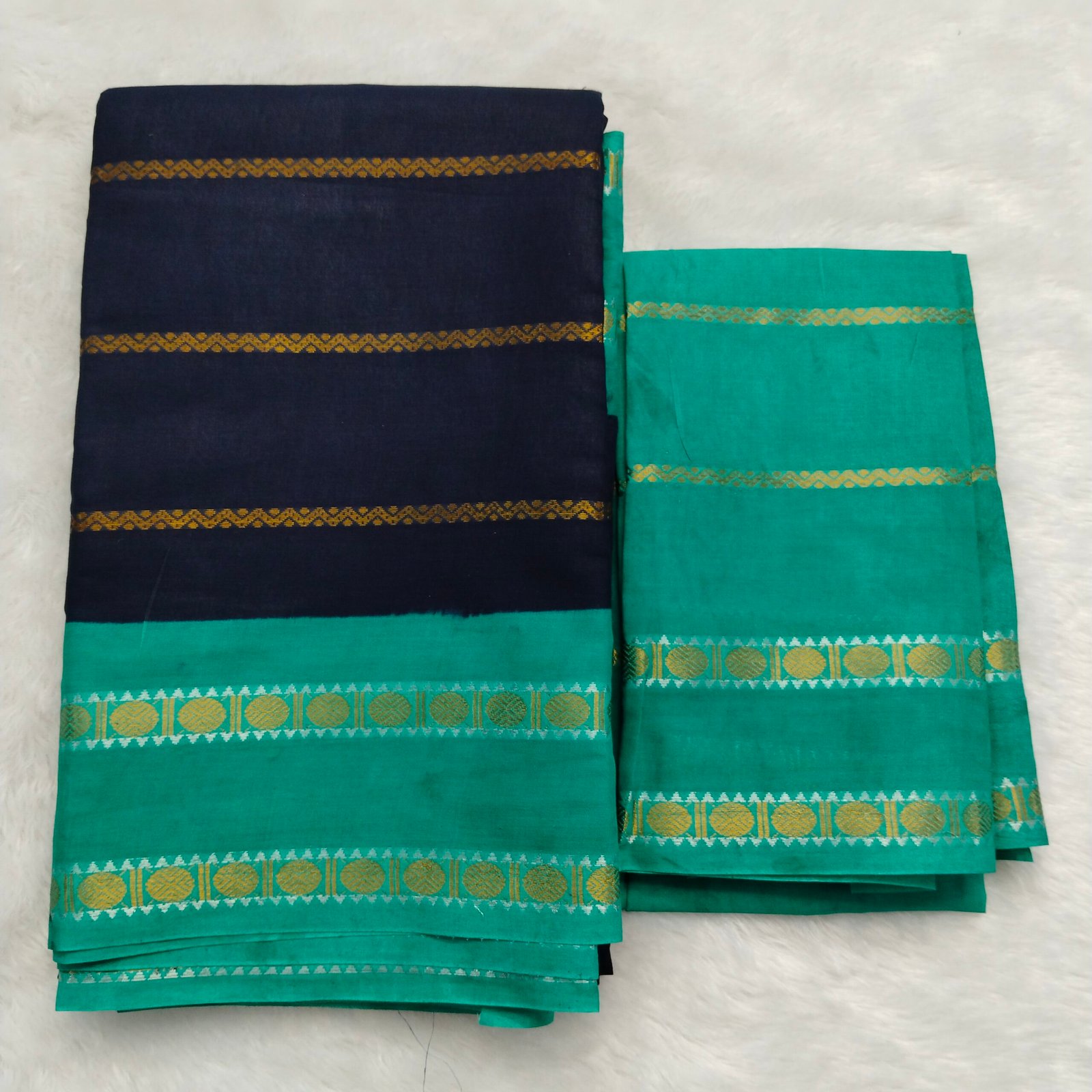 Dollar Pet Velthari Sungudi Cotton Saree (With Blouse) Navy Blue Body with Rama Green Border