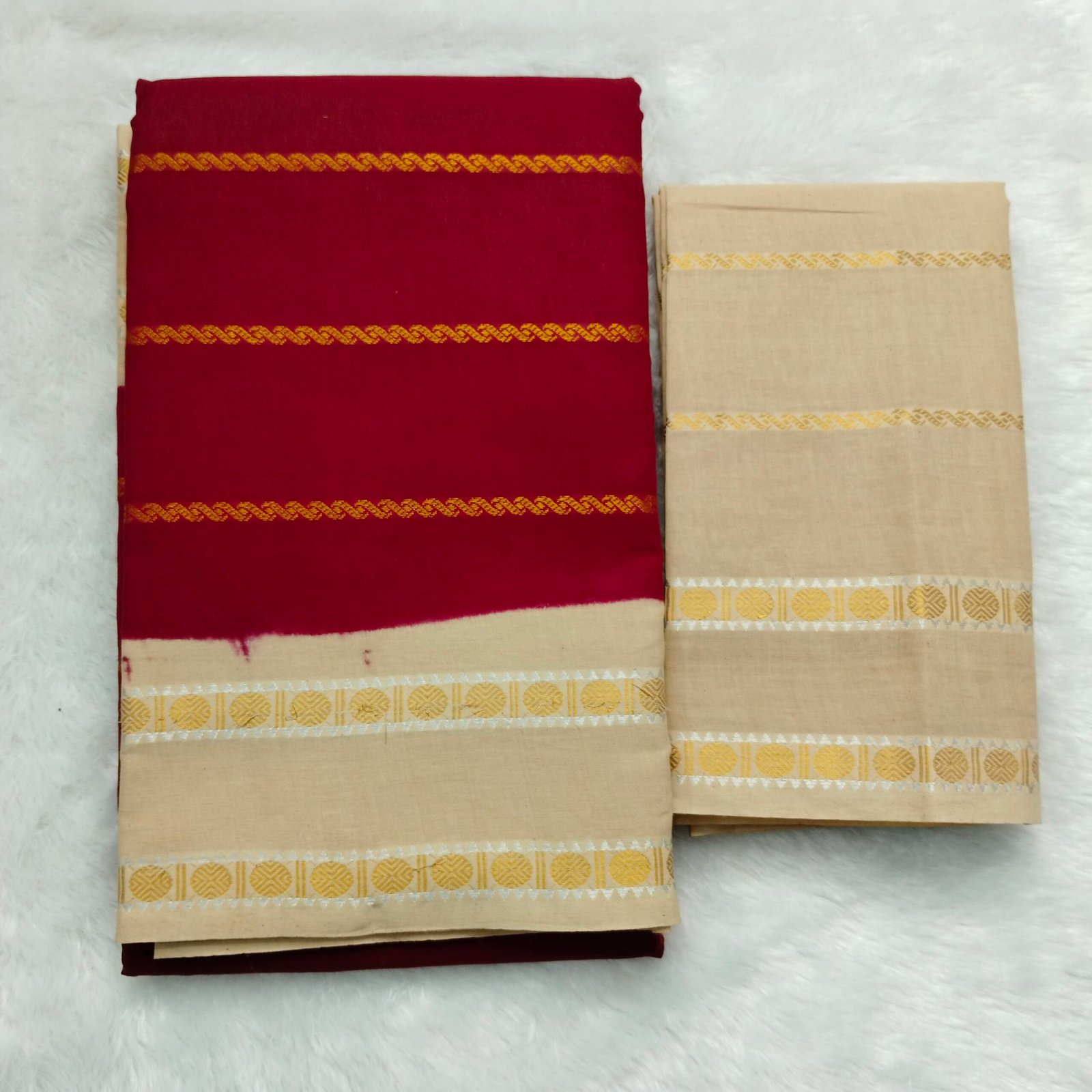 Dollar Pet Velthari Sungudi Cotton Saree (With Blouse) Red Body with Tusser Colour Border