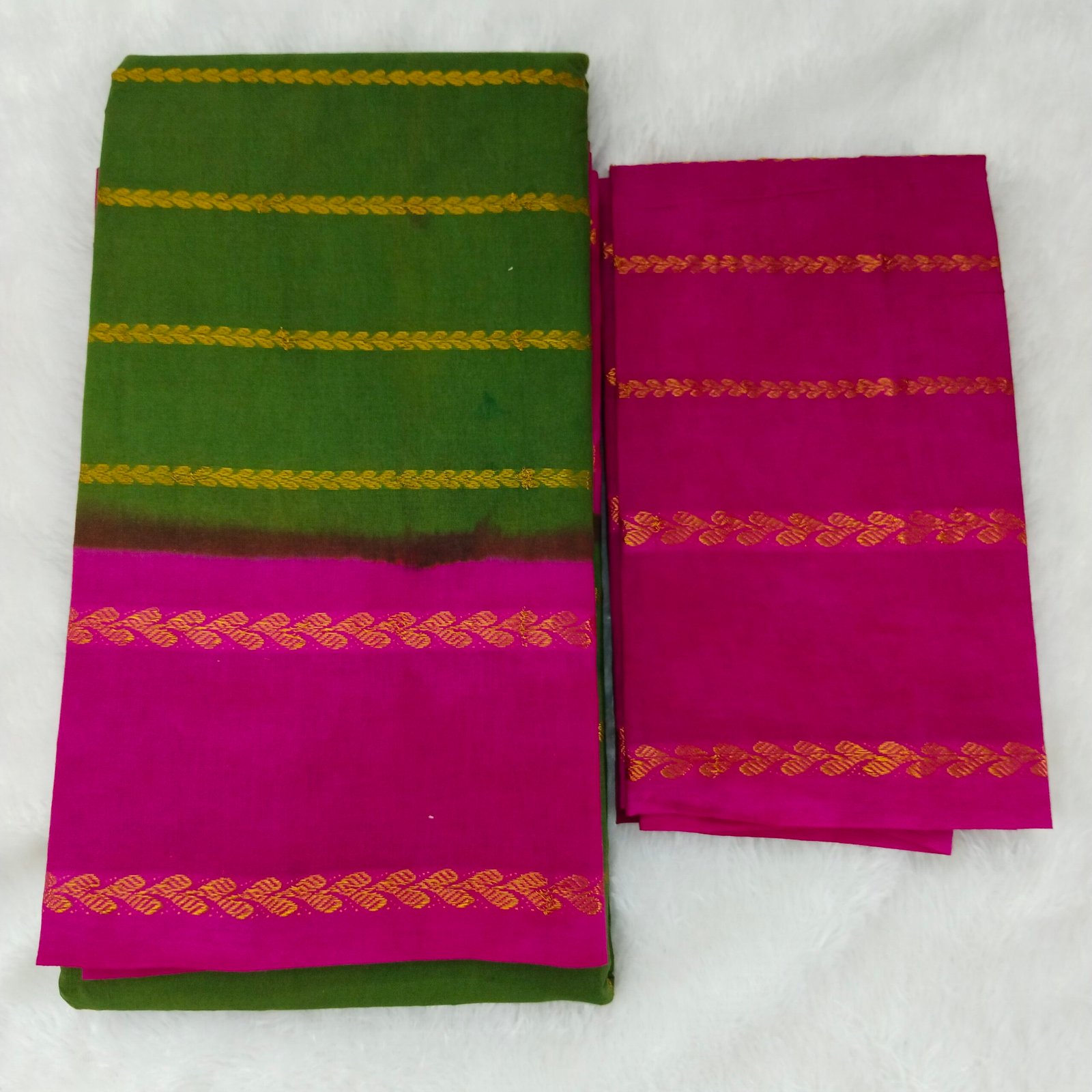 Charming Green Sungudi Cotton Saree with vibrant Rani Pink border and blouse – a festive favorite.