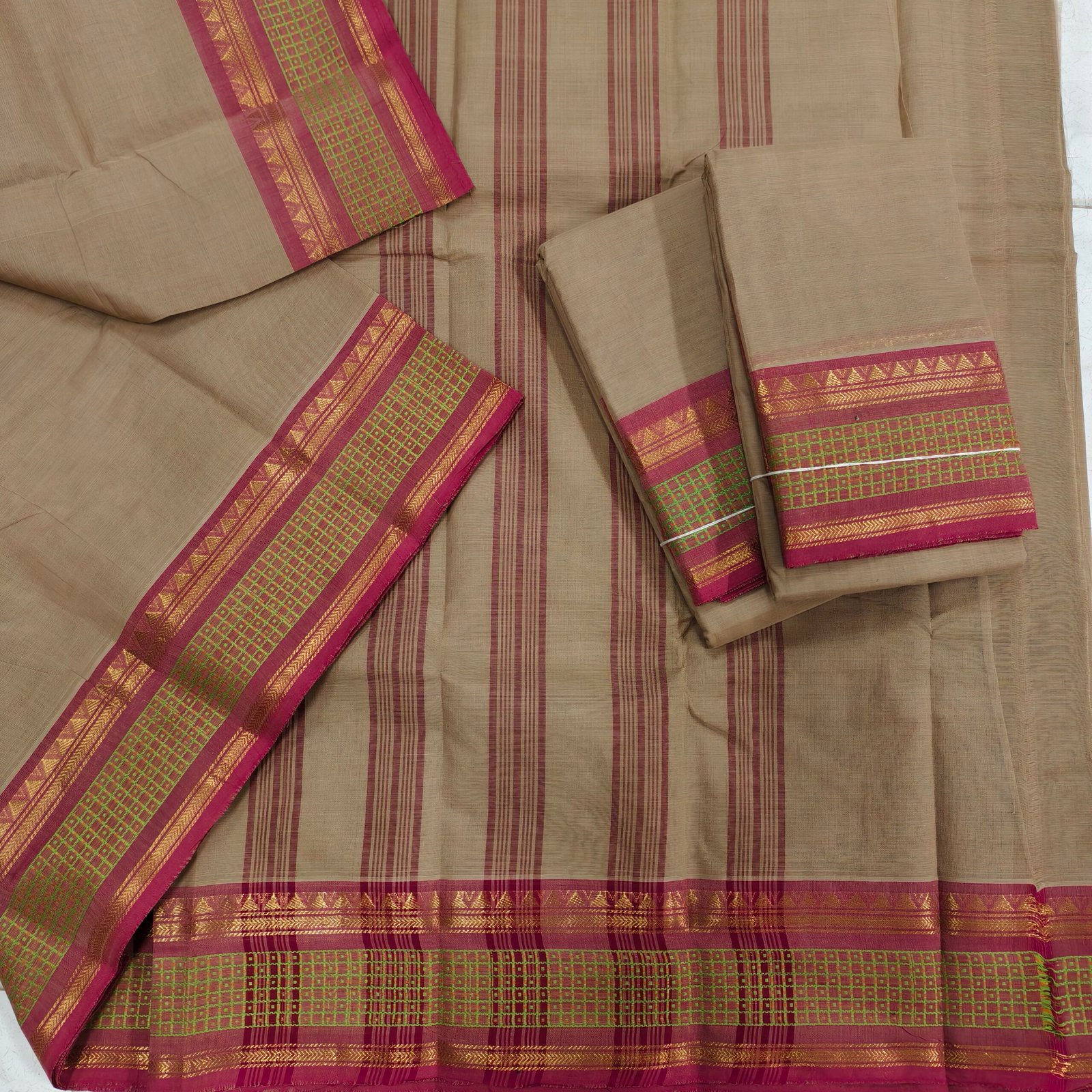 Chettinadu Cotton Saree (Without Blouse, 100 Count Handloom Weave)