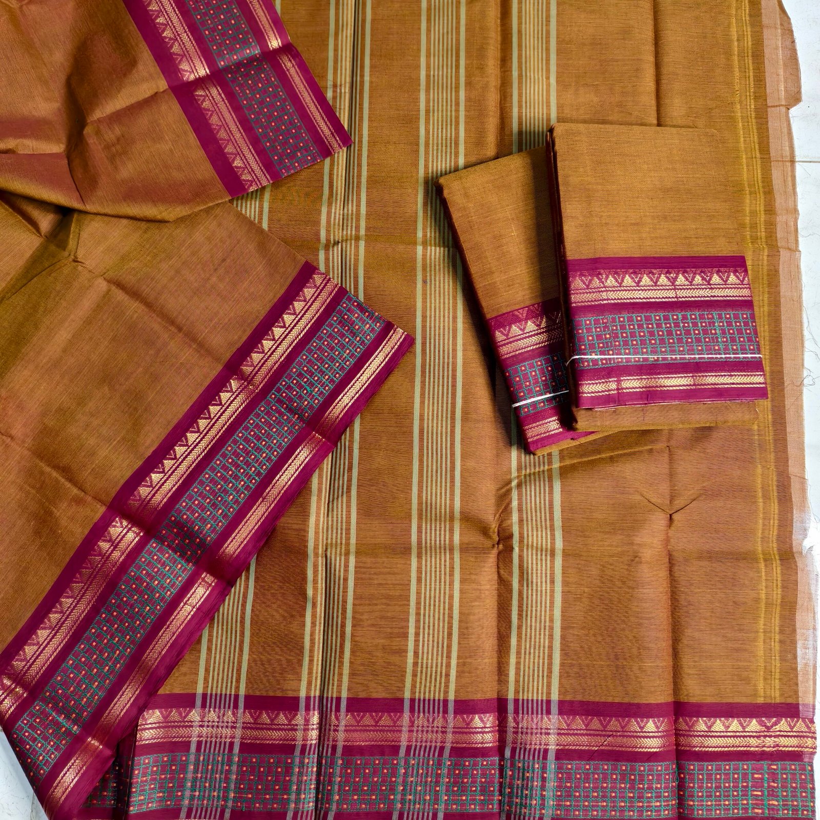Chettinadu Cotton Saree (Without Blouse, 100 Count Handloom Weave)
