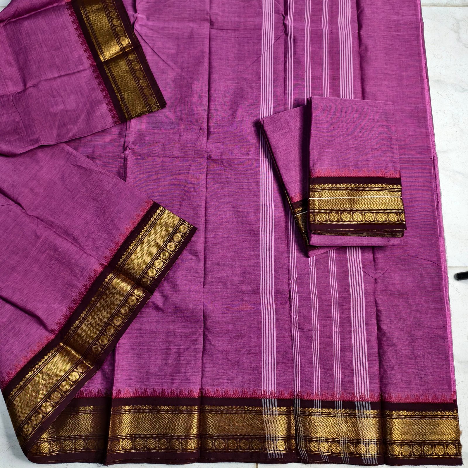 Authentic Chettinadu cotton saree woven in 100-count pure cotton, without blouse — lightweight, breathable, and perfect for traditional elegance and daily wear.