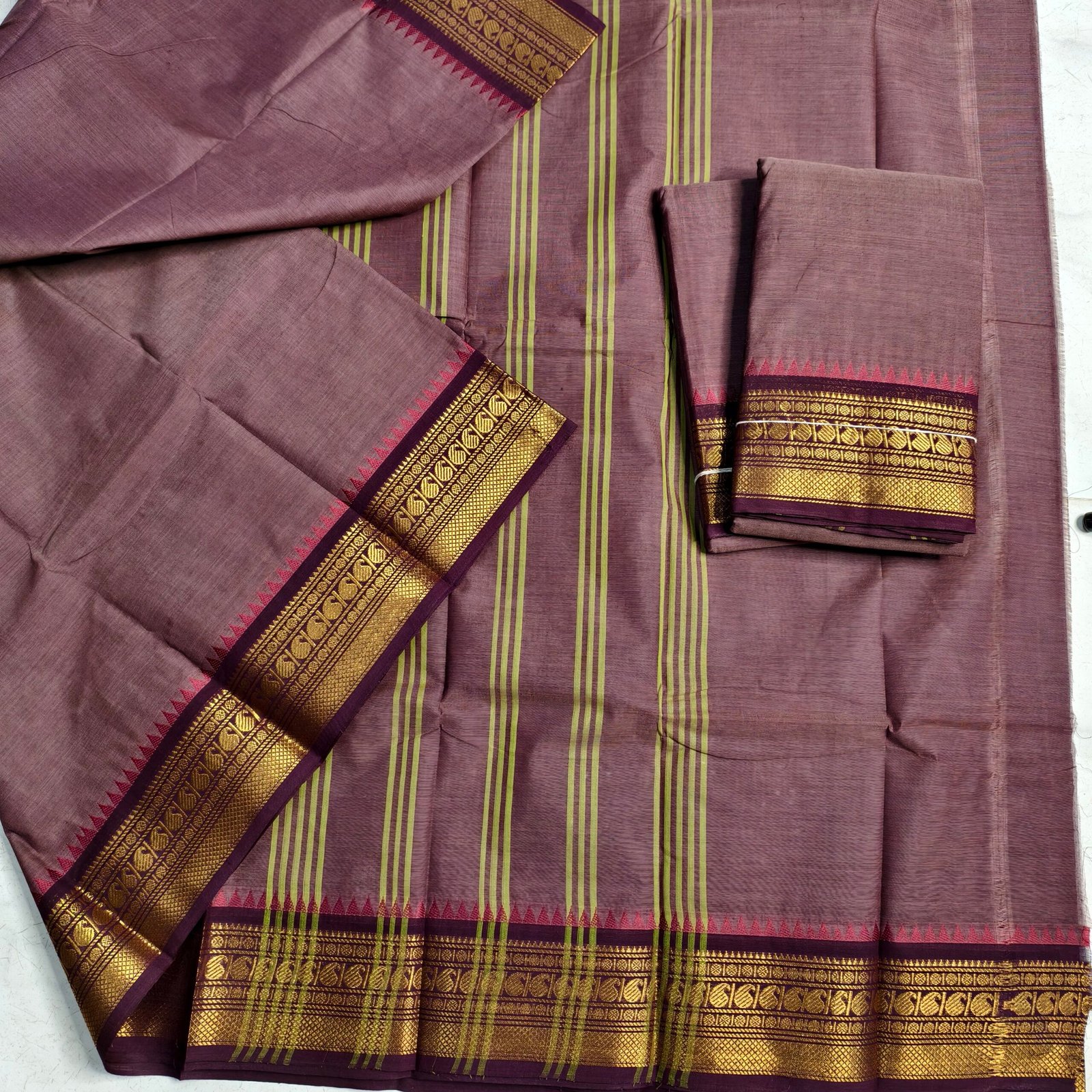 Authentic Chettinadu cotton saree woven in 100-count pure cotton, without blouse — lightweight, breathable, and perfect for traditional elegance and daily wear.