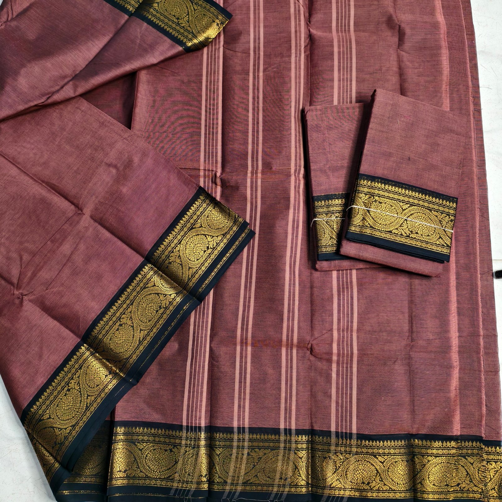 Authentic Chettinadu cotton saree woven in 100-count pure cotton, without blouse — lightweight, breathable, and perfect for traditional elegance and daily wear.