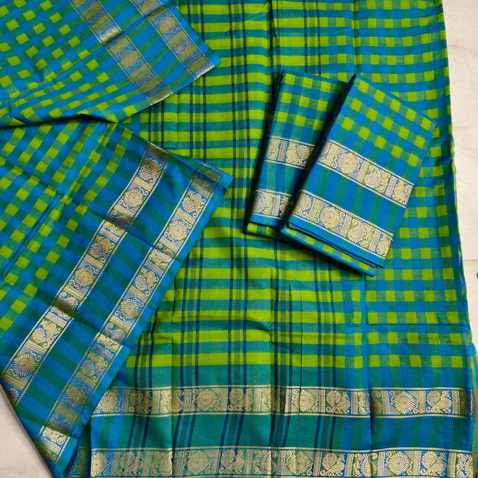 Authentic Chettinadu cotton saree woven in 100-count pure cotton, without blouse — lightweight, breathable, and perfect for traditional elegance and daily wear.