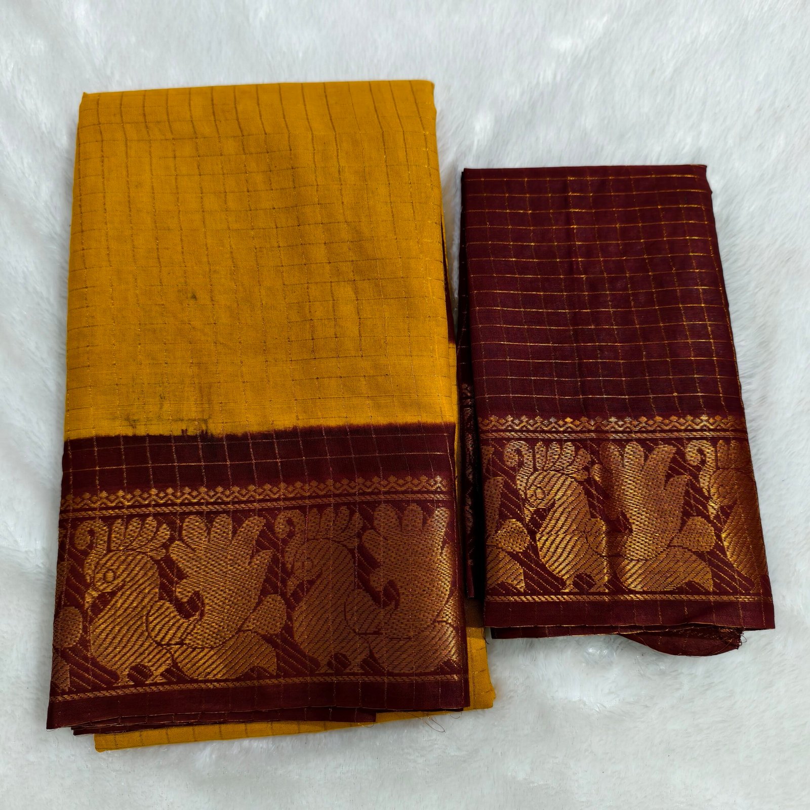 Buy online soft cotton handloom Sungudi saree featuring gold zari kattam checks and a matching blouse—elegant, lightweight, and traditionally crafted