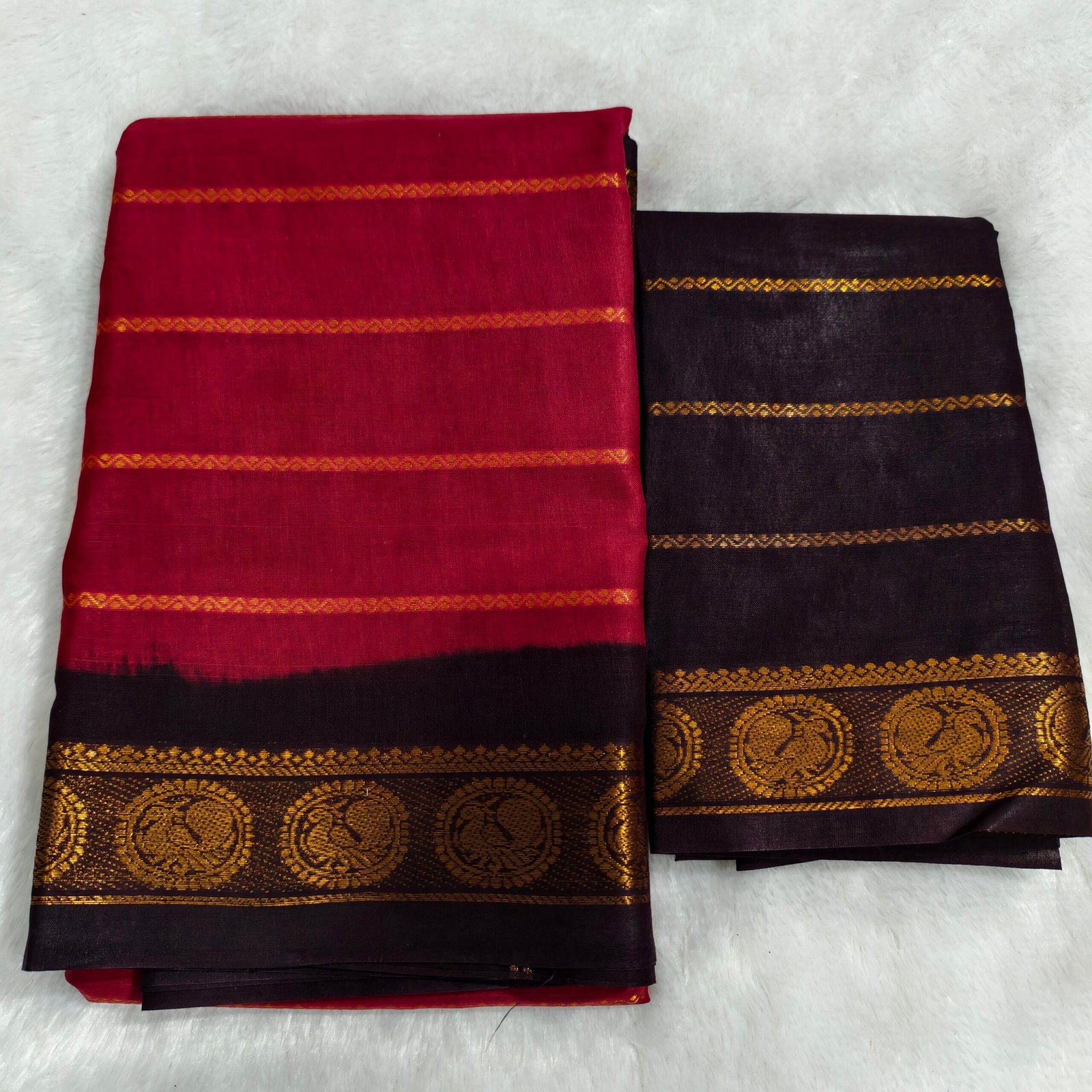 Traditional Velthari Sungudi cotton saree woven in 100-count pure cotton, featuring a classic DS border and a contrast blouse for a vibrant ethnic look.
