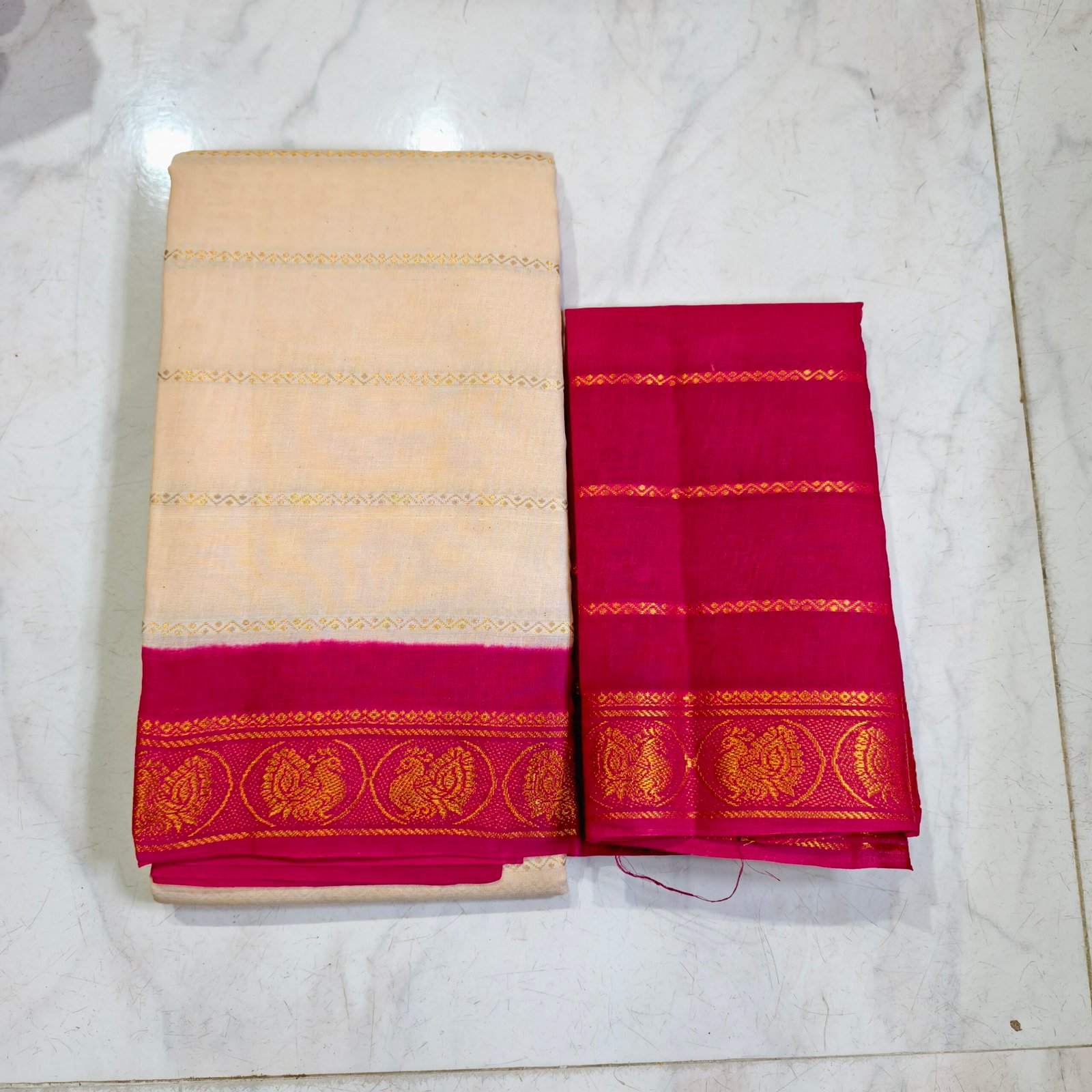 Velthari Sungudi Cotton Saree – 120 Count (With Contrast Blouse)